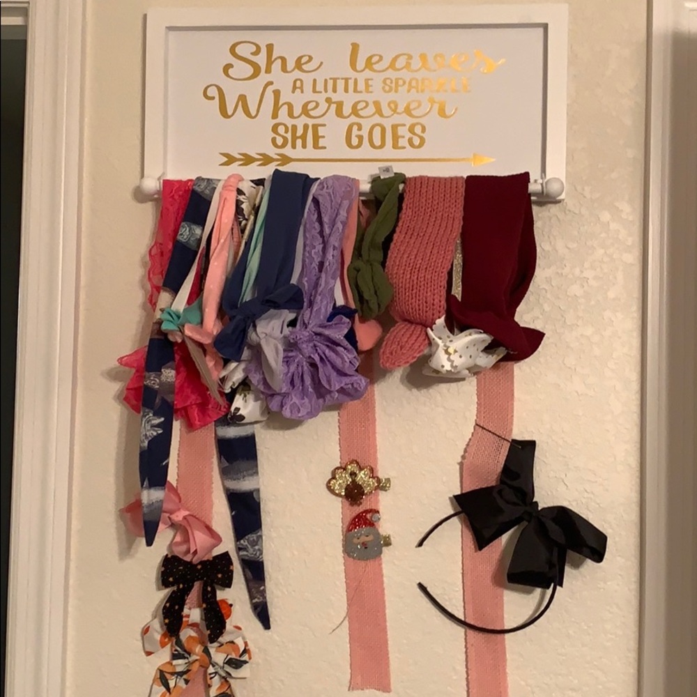 Adorable headband/bow holder!